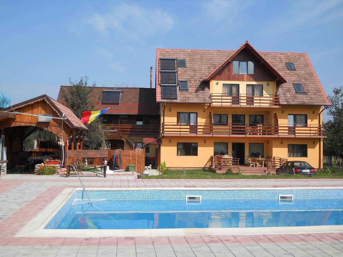 Pensiunea Roua Muntilor Sâmbăta de Sus Exterior foto