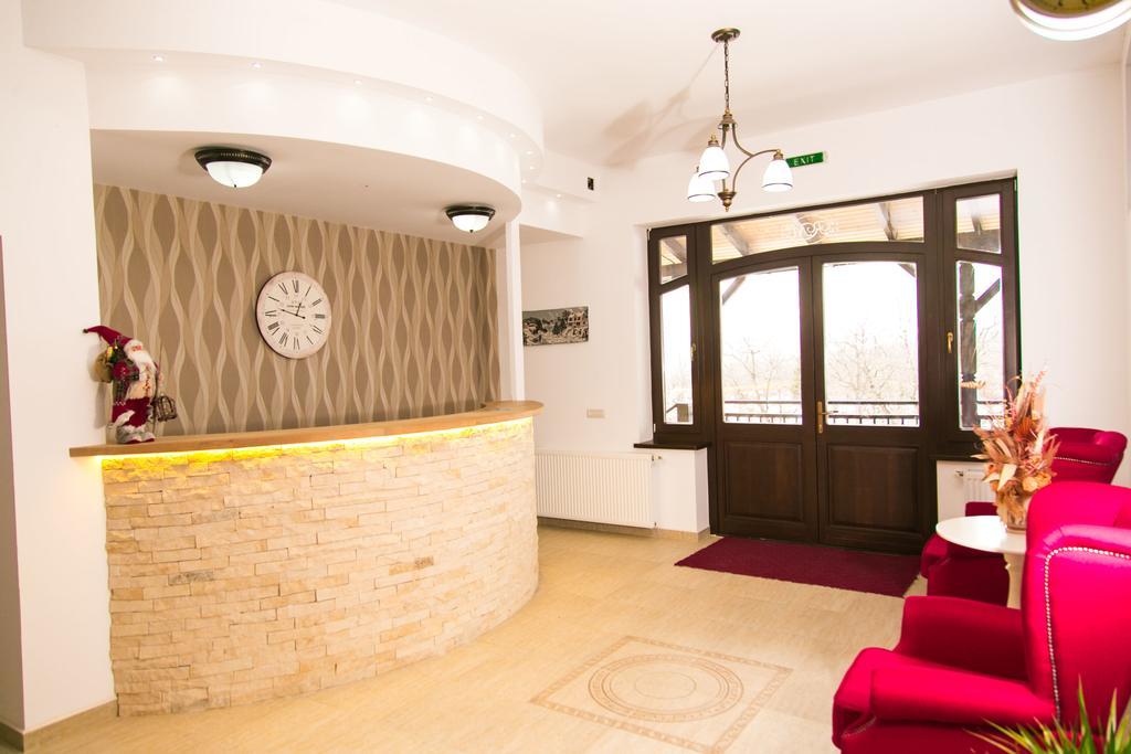 Pensiunea Roua Muntilor Sâmbăta de Sus Exterior foto