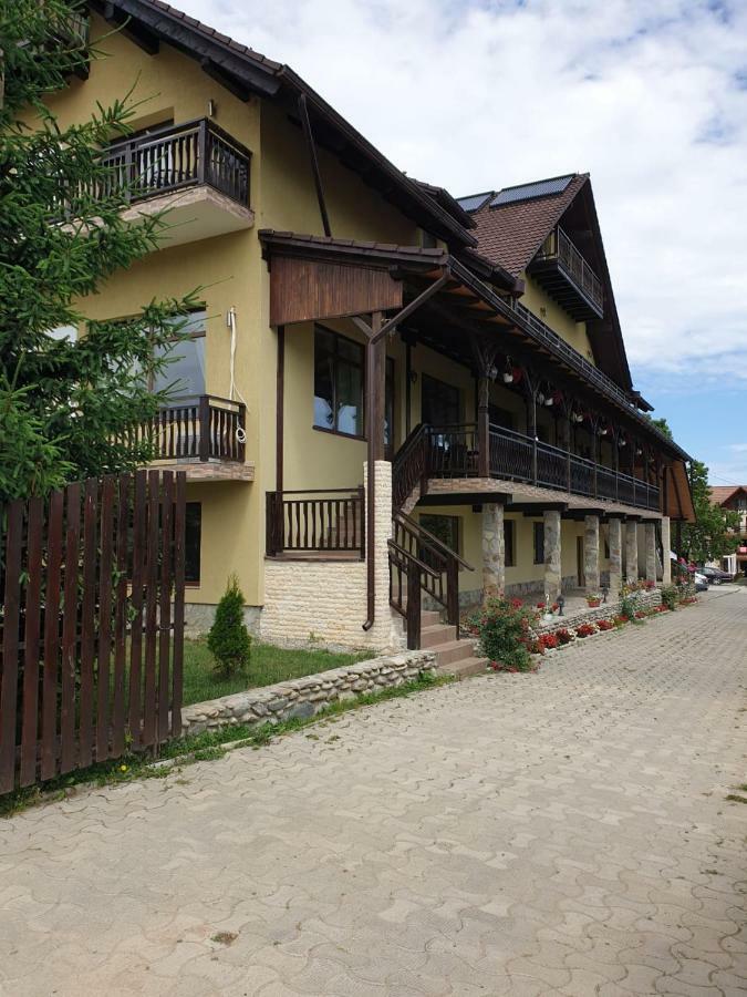 Pensiunea Roua Muntilor Sâmbăta de Sus Exterior foto